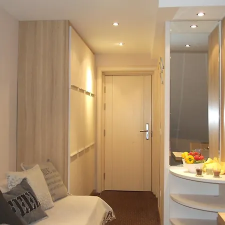 Centar Maglic شقة كوباونيك